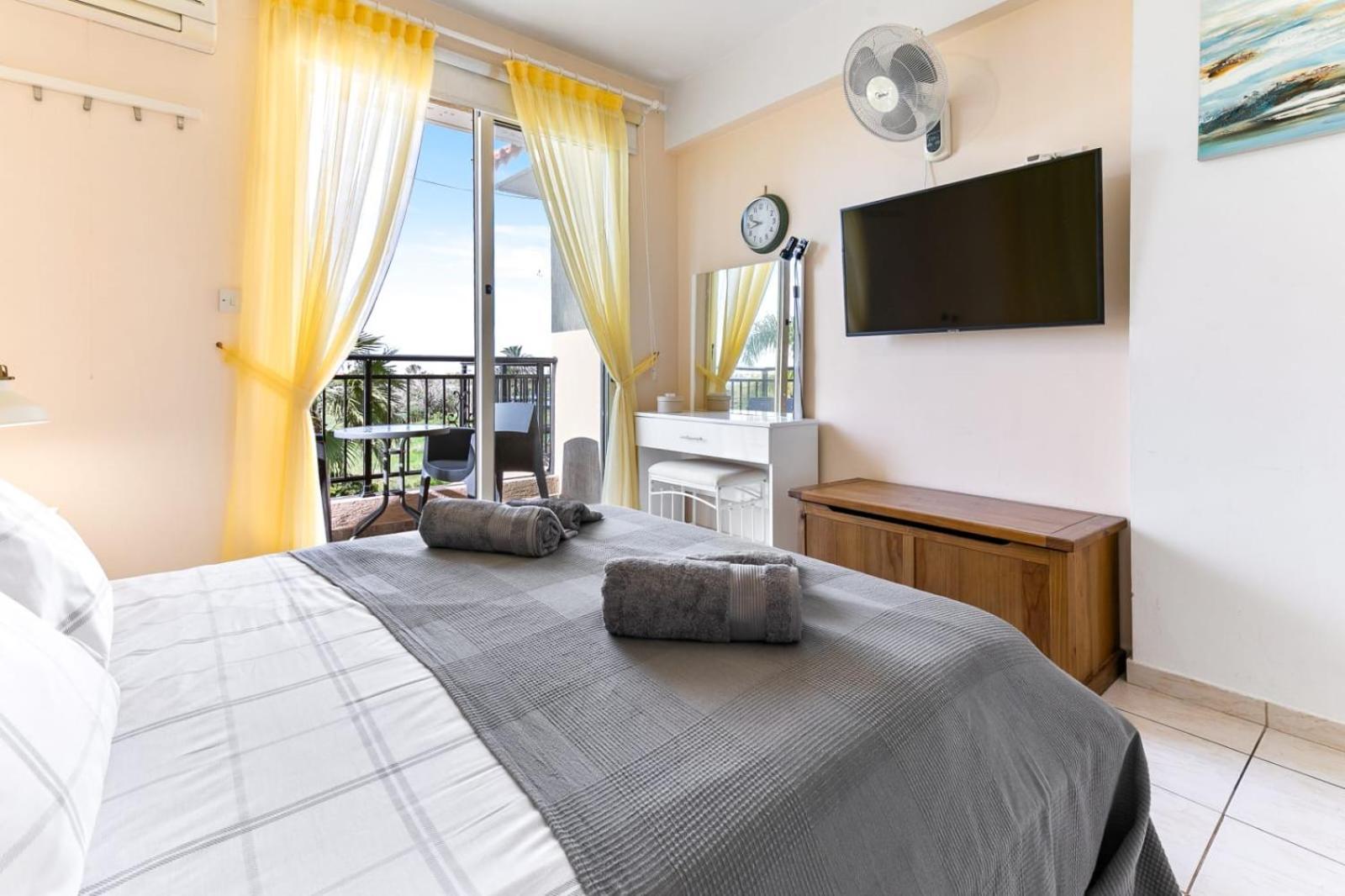 Sunny View - A Stunning Apartment With Private Rooftop Paphos Exterior photo