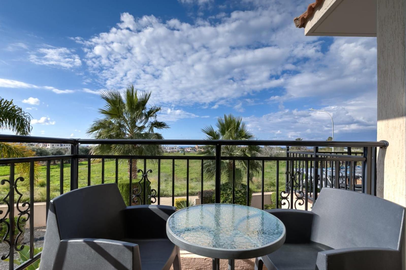 Sunny View - A Stunning Apartment With Private Rooftop Paphos Exterior photo
